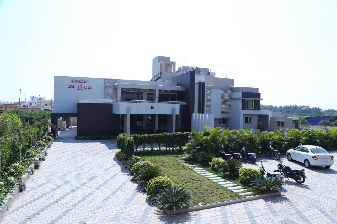 Hotel Le Grande บิจาปุร์ ภายนอก รูปภาพ