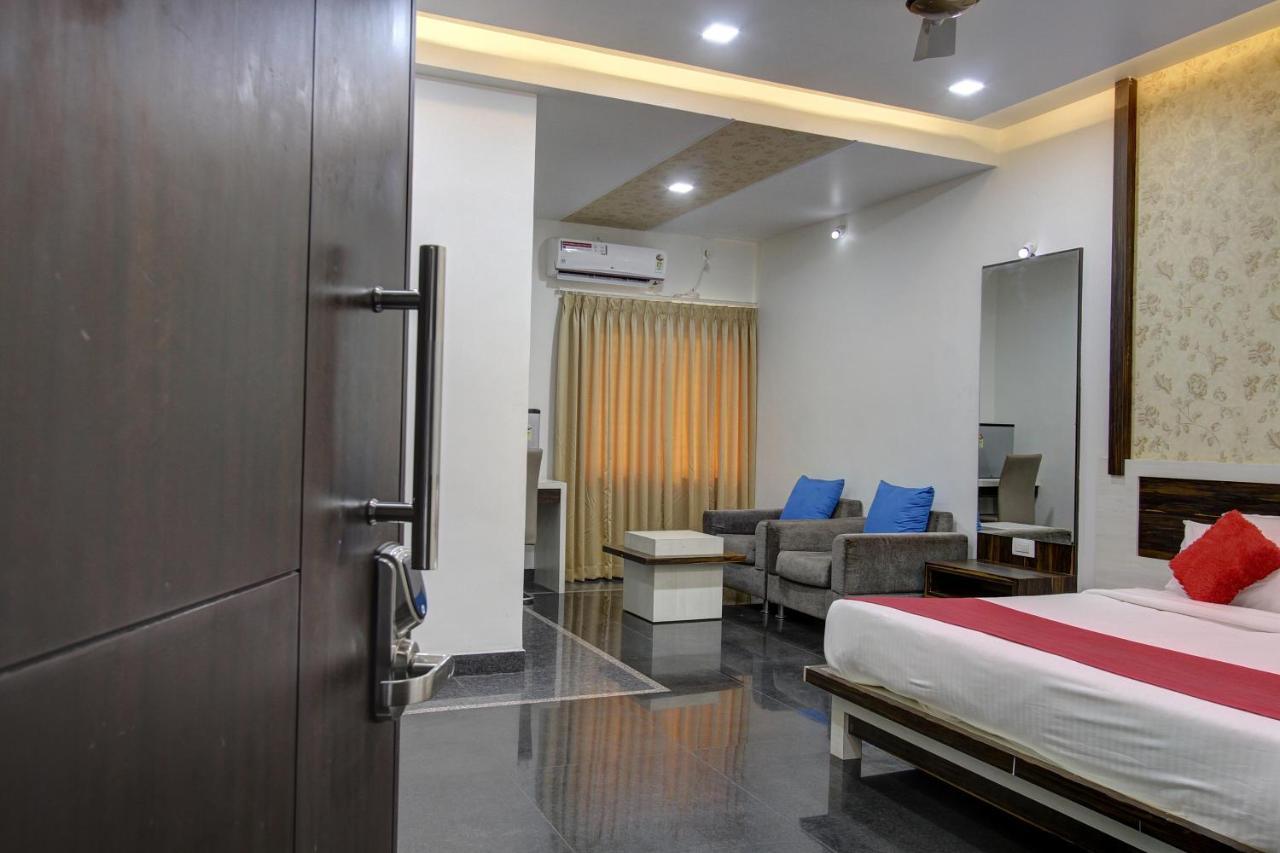 Hotel Le Grande บิจาปุร์ ภายนอก รูปภาพ